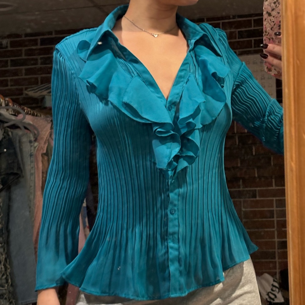 Beautifully made blue vintage blouse